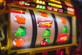 Meja Live Casino WAK80 dengan dealer cantik profesional siap melayani pemain Indonesia 24 jam